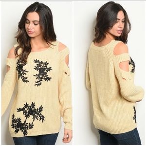 Cream Knit Sweater w Floral embroidered